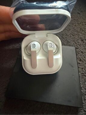 Wireless Bluetooth Earbuds in White - Compact Charging Case